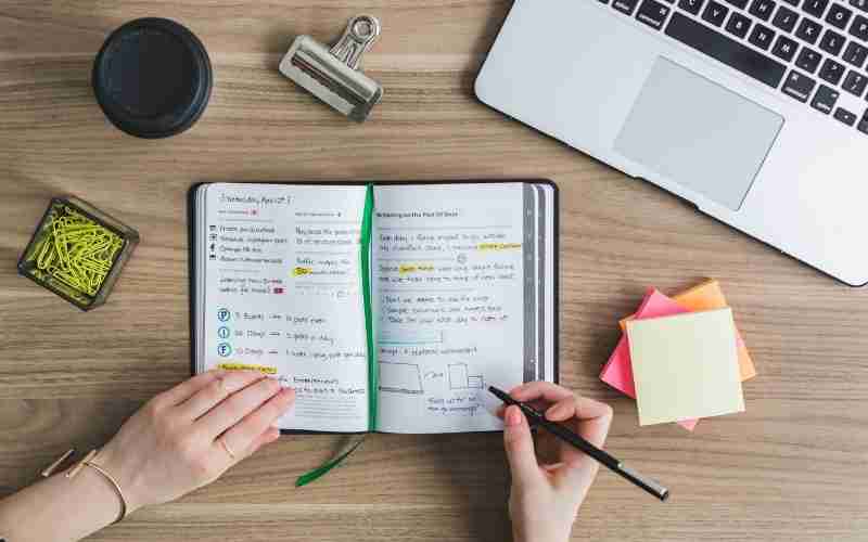 ano-estudando-recolocar-mercado-trabalho