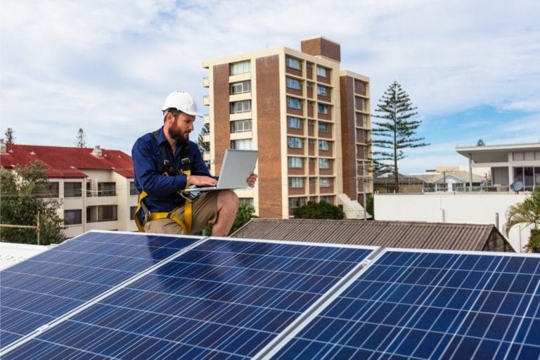 5 benefícios financeiros das residências abastecidas com energia solar