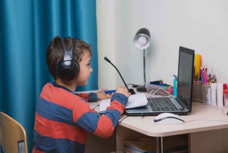 Educação à distância no Brasil: tudo que você precisa saber sobre esse novo método de Educação