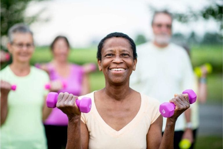 4 exercícios não convencionais para idosos com mais de 70 anos