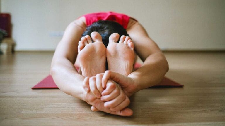 Aula de yoga online compensa? Confira