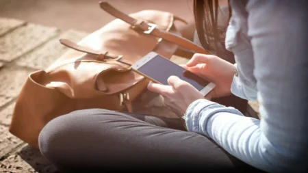 Qual foi a primeira rede social criada: A história completa e o futuro das redes sociais na era da IA generativa Qual foi a primeira rede social criada