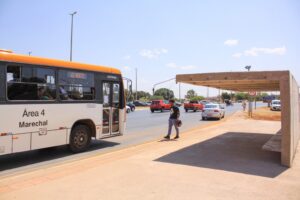 Roubos em ônibus do DF caem 52% em 2025