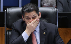 PEC 6×1 terá tramitação em comissões no Senado, diz Davi
