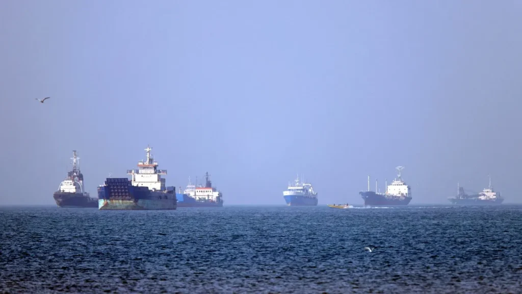 Irã e Omã avançam em acordo de navegação no Estreito de Ormuz 1 Irã e Omã avançam em acordo de navegação no Estreito de Ormuz