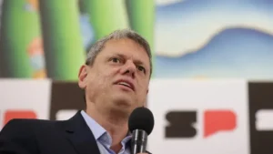Tarcísio nega boné de Trump e reafirma confiança nas urnas