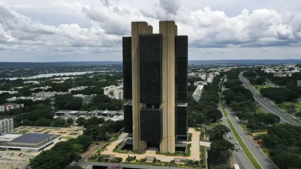Selic cai a 14% e Copom corta juros pela quarta vez seguida 1 Selic cai a 14% e Copom corta juros pela quarta vez seguida
