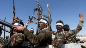 Iêmen acusa houthis por ataque letal a navio no Mar Vermelho