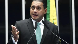 PF aponta ligações entre senador e ministro do STJ
